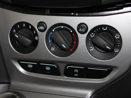 2014 Ford Focus - thumbnail 19