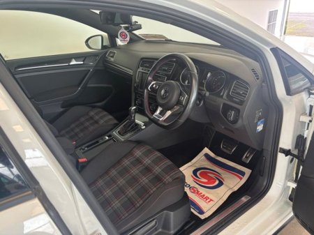 2017 Volkswagen Golf - thumbnail 8