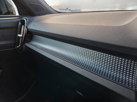 2022 Volvo XC40 R-DESIGN T4 RECHARGE €27,950 thumbnail