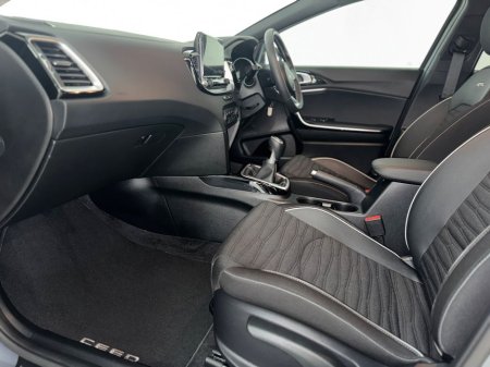 2025 Kia Ceed - thumbnail 3