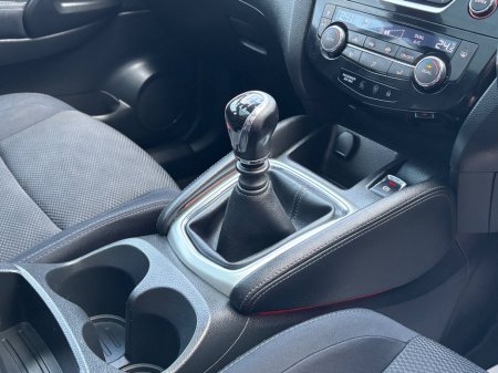 2016 Nissan Qashqai 1.5 DSL SV €10,950 thumbnail