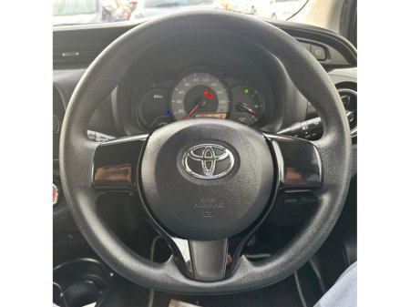 2019 Toyota Vitz - thumbnail 16