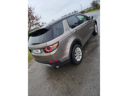 2015 Land Rover Discovery - thumbnail 4