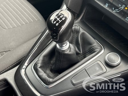 2018 Ford Focus - thumbnail 17