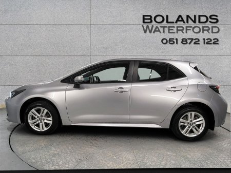 2022 Toyota Corolla 1.8 Hybrid Luna Hatchback €23,975 thumbnail