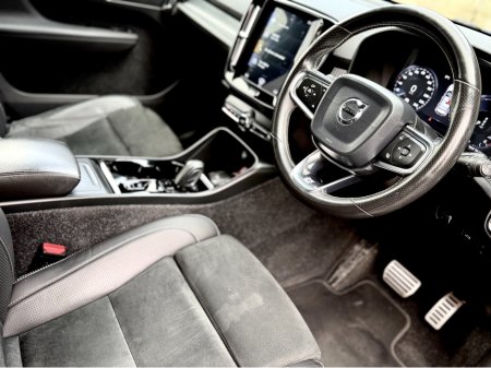 2020 Volvo XC40 D3 R-DESIGN AT 5DR AUTO €31,950 thumbnail