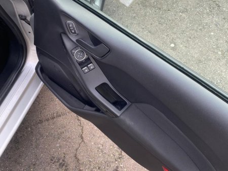 2021 Ford Fiesta - thumbnail 13