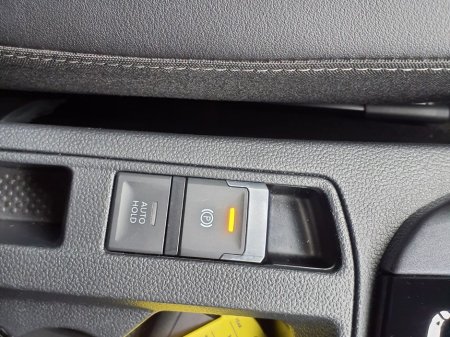 2023 Volkswagen T-Roc 2.0 TDi Sport DSG 150PS €30,950 thumbnail