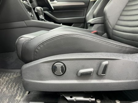 2018 Volkswagen Passat - thumbnail 19