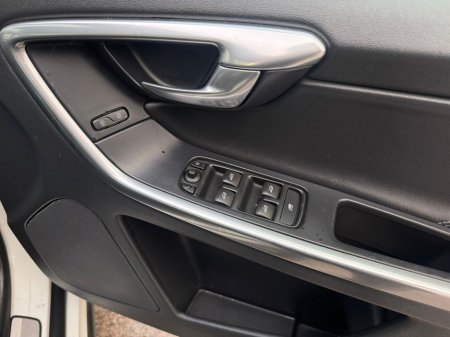 2014 Volvo XC60 D4 FWD R-DESIGN GT 5DR AUTO €13,800 thumbnail