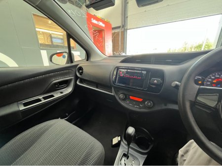 2019 Toyota Vitz - thumbnail 14