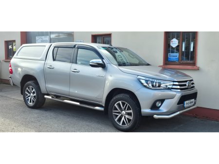 2017 Toyota Hilux - thumbnail 2