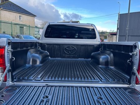 2025 Toyota Hilux HILUX 2.8 SR5 DOUBLE CAB €48,000 thumbnail