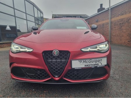 2025 Alfa Romeo Giulia V6 BI-TURBO QUADRIFOGLIO thumbnail