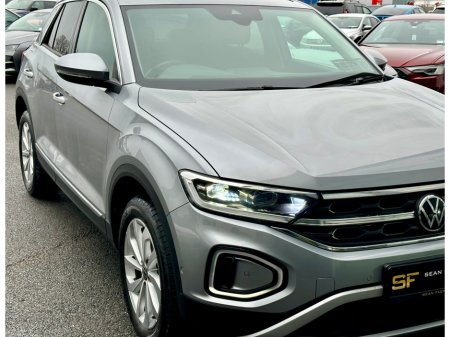 2023 Volkswagen T-Roc ++JUST 6K KML++ STYLE 1.5 TSI D7F 150HP €34,950 thumbnail