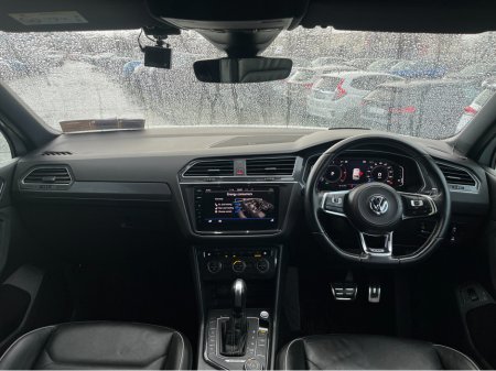 2020 Volkswagen Tiguan R-LINE 4MOTION AUTOMATIC 2.0 DIESEL //MASSIVE SPEC//DYNAUDIO SOUND SYSTEM//FULL LEATHER HEATED SEATS//360 PARKING CAMERAS//HEAD UP DISPLAY// €35,950 thumbnail