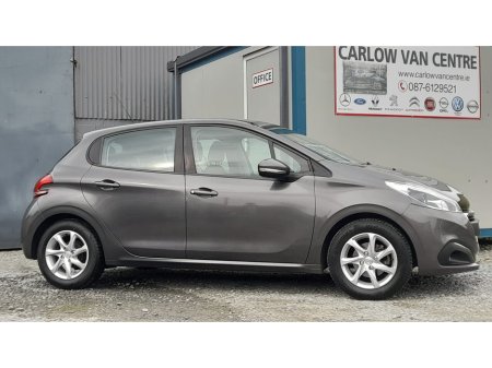 2018 Peugeot 208 - view 2