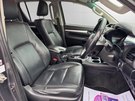 2018 Toyota Hilux - thumbnail 11