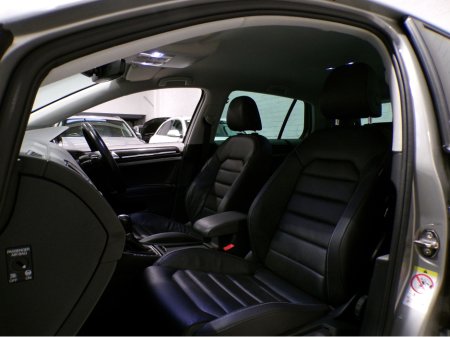 2018 Volkswagen Golf *MIESTER EDITION*MARK 7.5*AUTO*VW GOLF 1.4 TSI HIGH-LINE*FULL LEATHER HEATED MEMORY SPORT SEATS**VIRTUAL COCKPIT*PILOT PARKING*COLOUR CAMERA*SAT-NAV*APPLE-CARPLAY*ANDROID AUTO*UP-GRADED VW ALLOYS*XL M €18,900 thumbnail