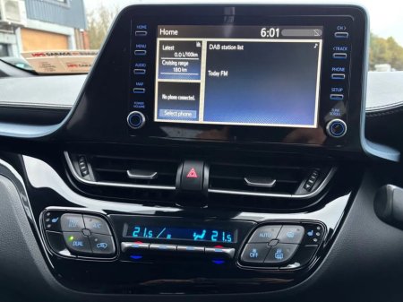 2022 Toyota C-HR 1.8 HYBRID SPORT BITONE €23,000 thumbnail