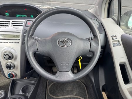 2006 Toyota Yaris - thumbnail 15