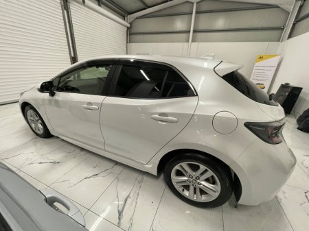 2020 Toyota Corolla 1.8 Hybrid Luna Sport Hatchback €18,995 thumbnail