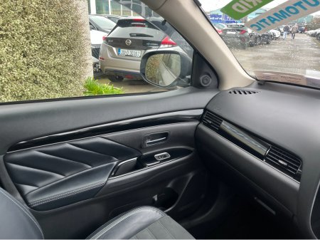 2020 Mitsubishi Outlander G 4WD AUTOMATIC PHEV 2.4 PETROL //HIGH SPEC//HALF LEATHER ELECTRIC HEATED SEATS//HEATED STEERING WHEEL//REVERSE CAMERA//KEYLESS ENTRY// €24,950 thumbnail