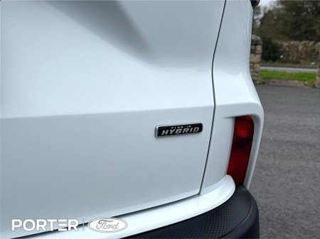 2024 Ford Kuga 2.5 PHEV TITANIUM 225PS *AUTO* €35,950 thumbnail