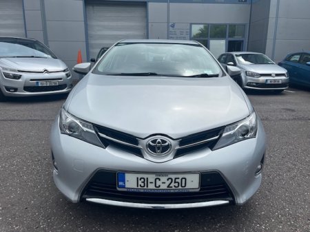 2013 Toyota Auris - thumbnail 2