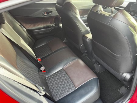 2018 Toyota C-HR Toyoya CHR 1.8 self charging hybrid, loads of extras €19,800 thumbnail