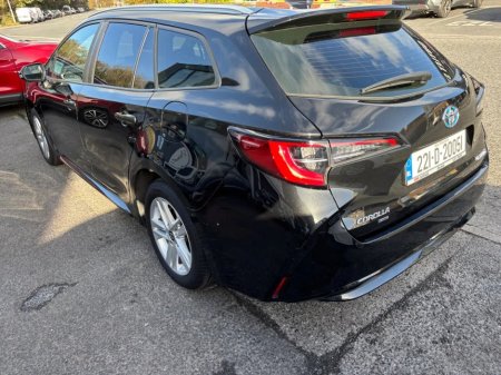 2022 Toyota Corolla 1.8 Hybrid Luna Saloon €20,250 thumbnail