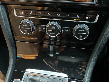 2014 Volkswagen Golf EDITION 40 AUTOMATIC 1.4 PETROL //HALF LEATHER SEATS//HEATED SEATS//REVERSE CAMERA//ADAPTIVE CRUISE CONTROL//KEYLESS ENTRY// €13,950 thumbnail