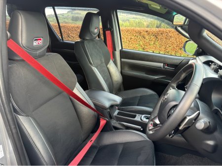 2025 Toyota Hilux 2.8 GR SPORT II thumbnail