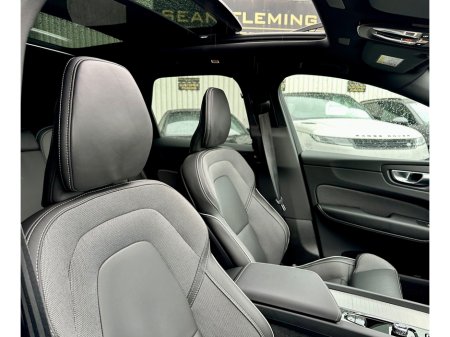 2025 Volvo XC60 T6 AWD PANORAMIC SUNROOF thumbnail