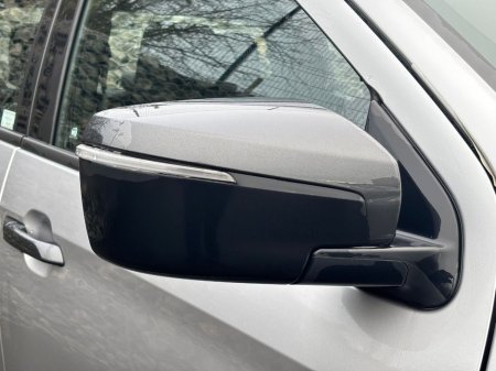 2025 Isuzu D-MAX V-CROSS AUTO DCB €49,789 thumbnail