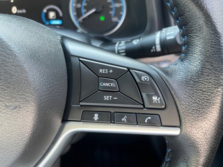 2022 Nissan Leaf - thumbnail 11