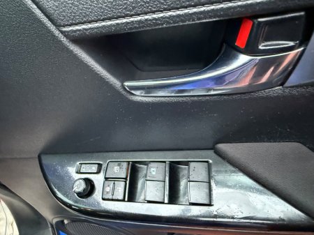 2020 Toyota Hilux - thumbnail 17