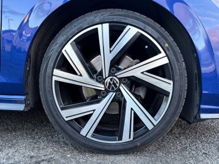 2023 Volkswagen Golf R-LINE 1.5 TSI MHEV 1 130HP €29,950 thumbnail