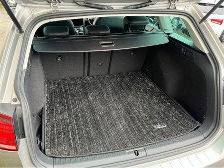 2020 Volkswagen Golf MEISTER HIGHLINE AUTOMATIC 2.0 DIESEL //MASSIVE SPEC//FULL LEATHER HEATED SEATS//DYNAUDIO SOUND SYSTEM//ELECTRIC MEMORY DRIVERS SEAT//REVERSE CAMERA// €21,950 thumbnail