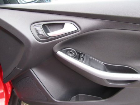 2016 Ford Focus 1.0 Zetec Ecoboost 100PS 5DR €9,950 thumbnail