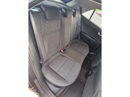 2019 Kia Rio - thumbnail 16