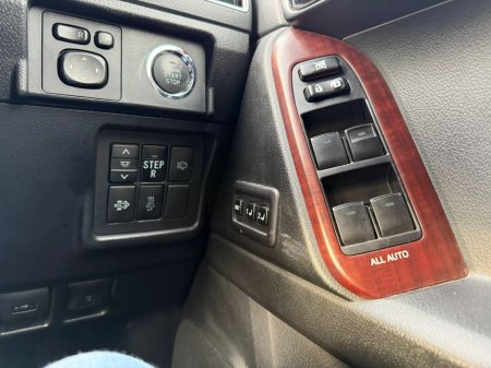 2017 Toyota Landcruiser  thumbnail