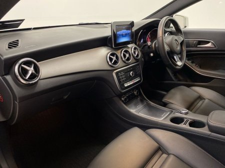 2019 Mercedes-Benz CLA Class - thumbnail 6