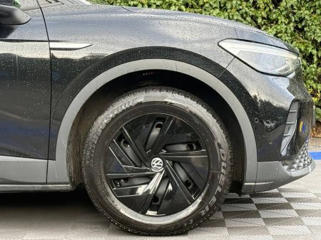 2023 Volkswagen ID.4 LIFE 77KWH // APPLE CARPLAY/ANDROID AUTO // REVERSE CAMERA // HEATED MULTIFUNCTION STEERING WHEEL €20,950 thumbnail