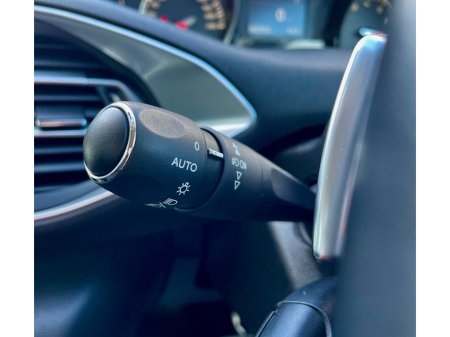 2017 Peugeot 308 - thumbnail 25