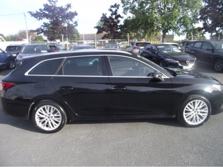 2022 SEAT Leon - view 3