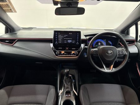 2020 Toyota Corolla COROLLA HYBRID L/SPORT HB €21,950 thumbnail