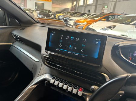 2023 Peugeot 3008 - thumbnail 7