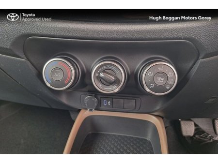 2025 Toyota Aygo X AYGO X DESIGN thumbnail