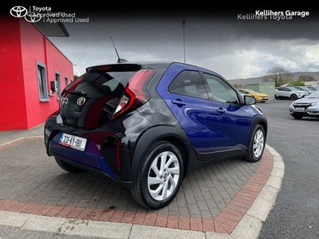 2022 Toyota Aygo X 1.0 DESIGN BITONE €16,450 thumbnail